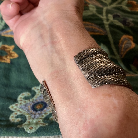 VTG Helles Paris Women’s Serpent Cuff Bracelet Silver Plate Heavy - Picture 12 of 12
